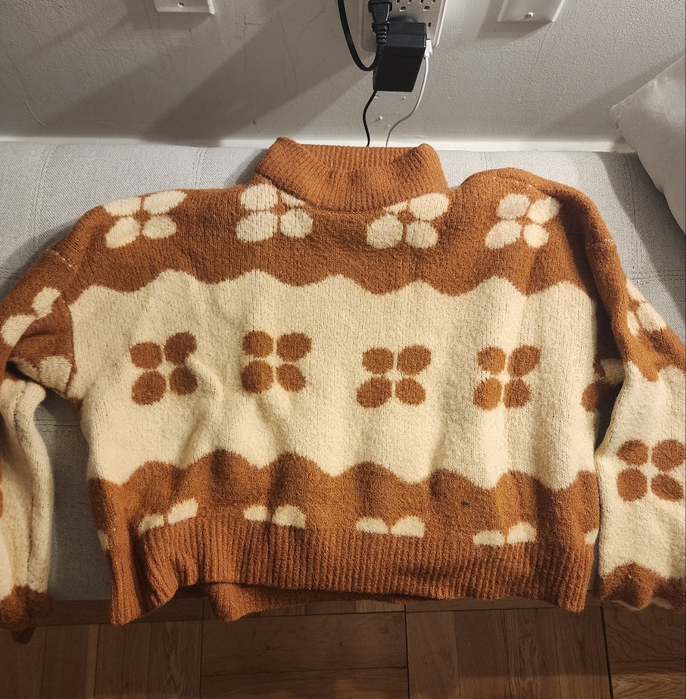 Kendall & Kylie Floral Cropped Beige And Brown Sweater Size M